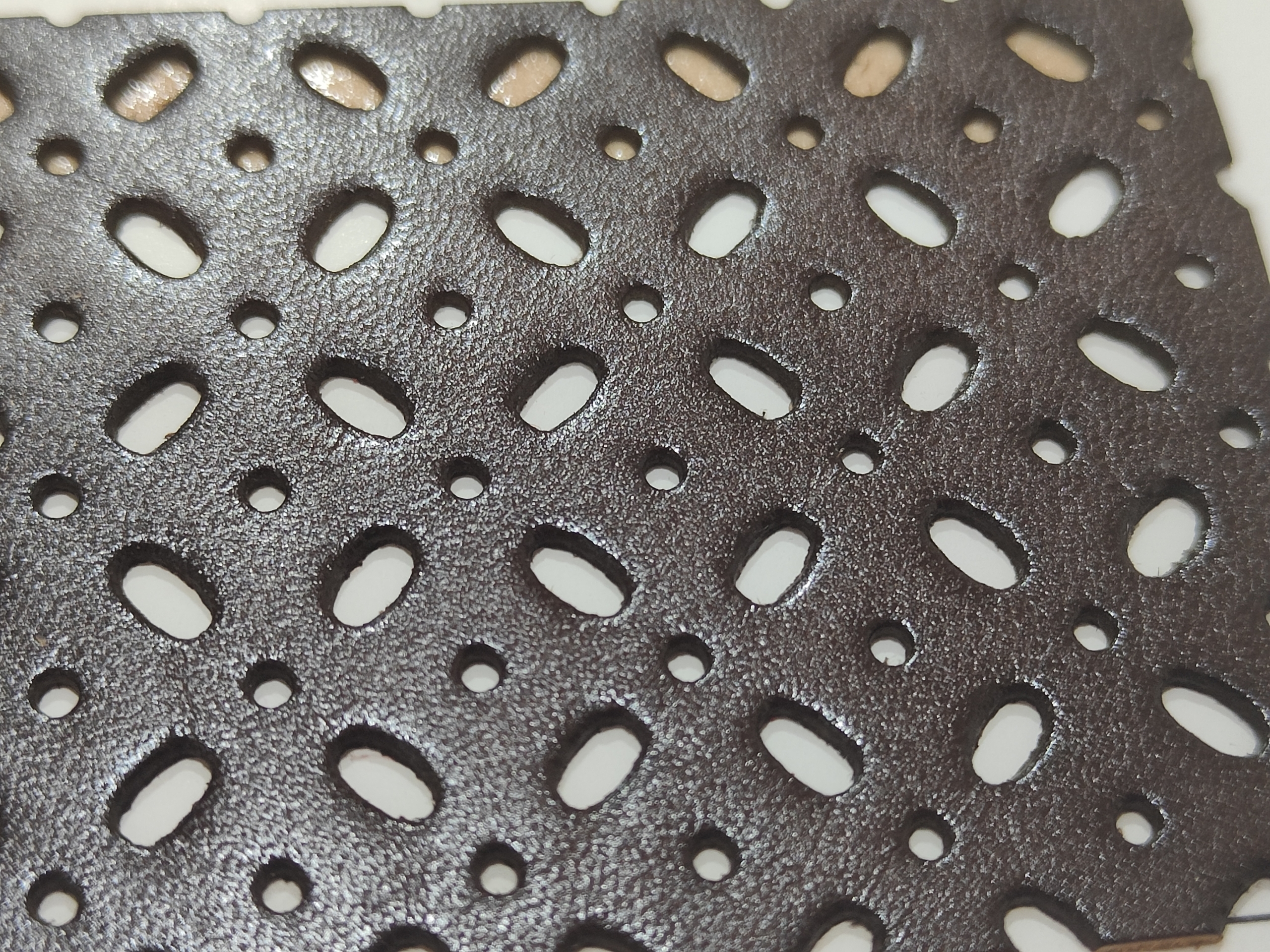 レザー仕上げの全てがわかる【特徴と見分け方ガイド】 - Flathority